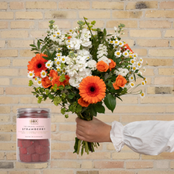 Lys sommerbuket med vingummi. Send blomster til en, du holder af. Priser er altid inkl. kort og levering. Hurtig levering. Blomsterlevering til døren