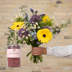 Trendy FLOWR buket med vingummi. Send blomster til en, du holder af. Priser er altid inkl. kort og levering. Hurtig levering. Blomsterlevering til døren