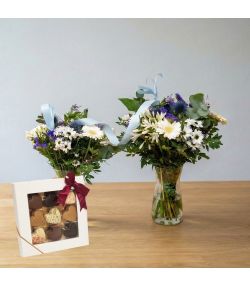Mor barn buket, dreng med chokoladehjerter