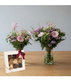 Mor barn buket, pige med chokoladehjerter