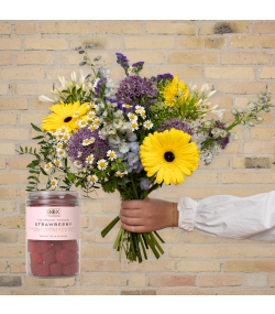 Trendy FLOWR buket med vingummi. Send blomster til en, du holder af. Priser er altid inkl. kort og levering. Hurtig levering. Blomsterlevering til døren